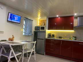 Charmante petite maison en pierre, avec accès autonome
